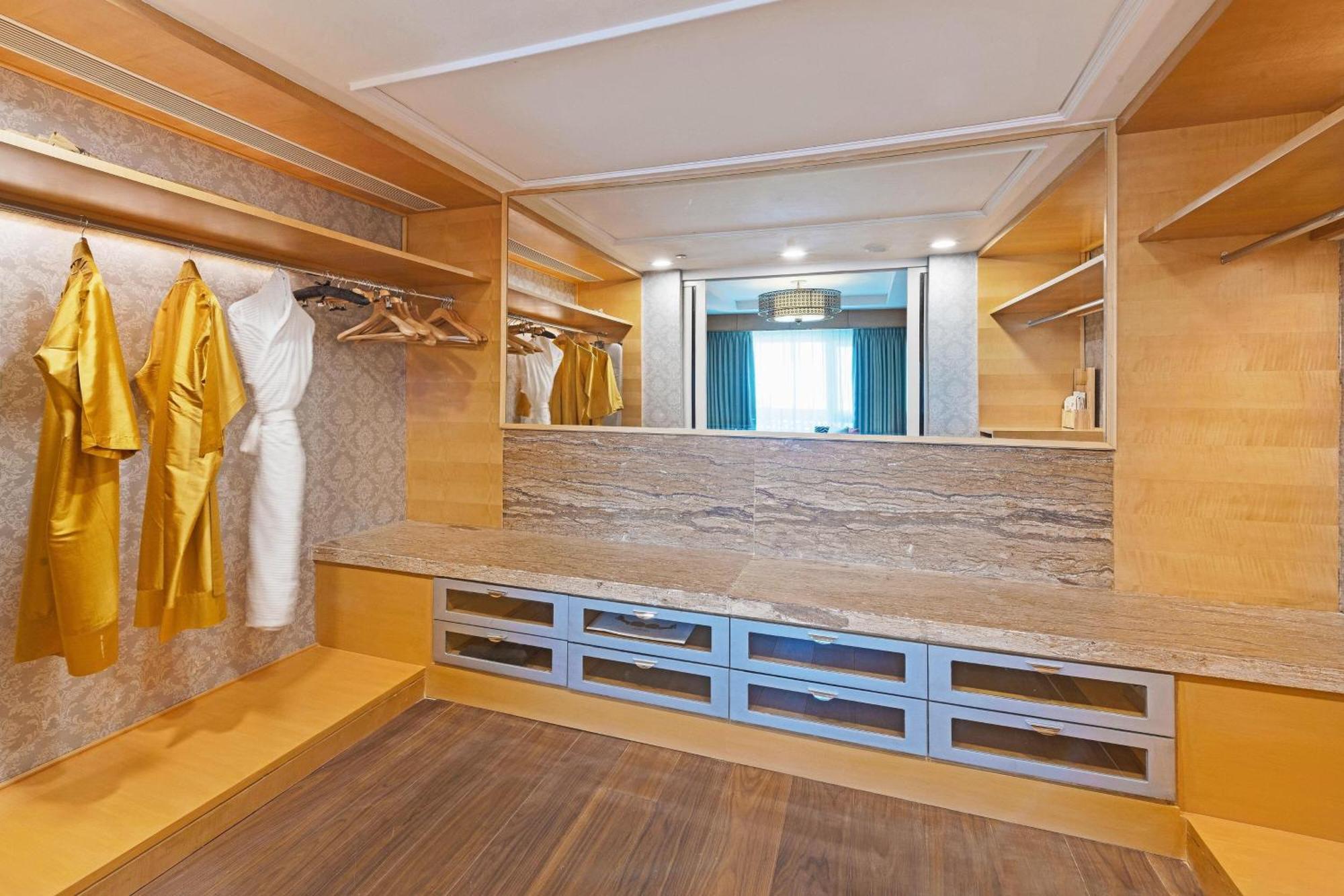 Itc Grand Chola, A Luxury Collection Hotel, צ'נאי מראה חיצוני תמונה A walk-in closet